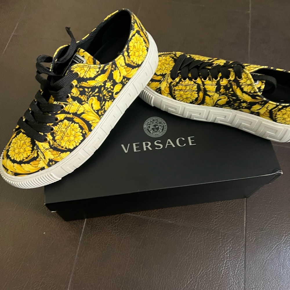 Brand New Male - Versace Sneaker size 42 (9 US) box is not available.